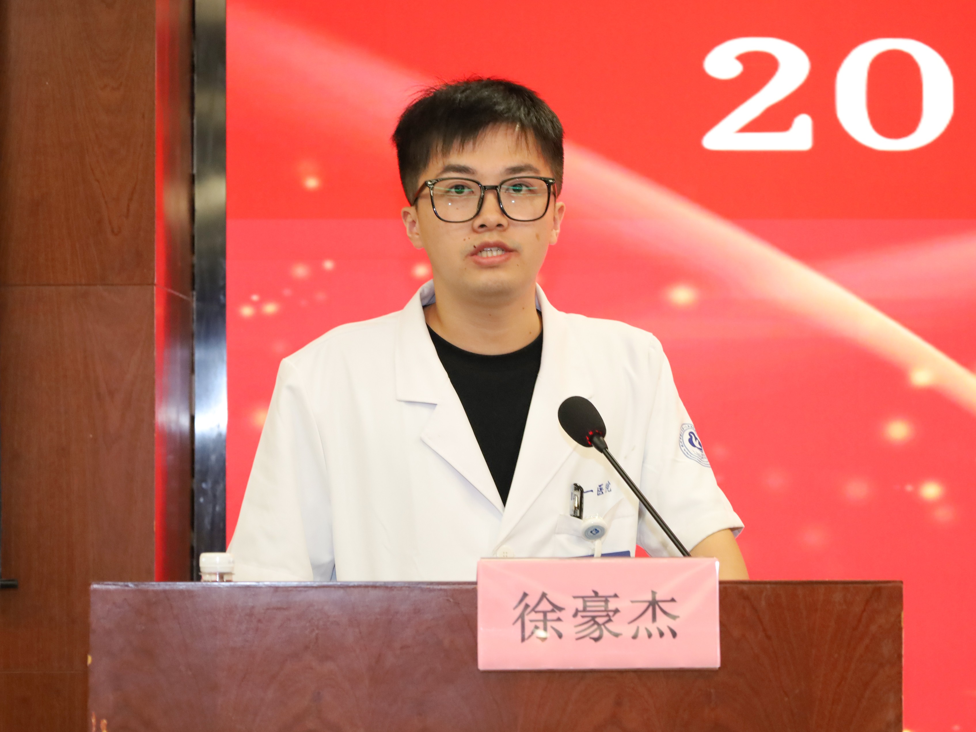 徐豪杰.jpg